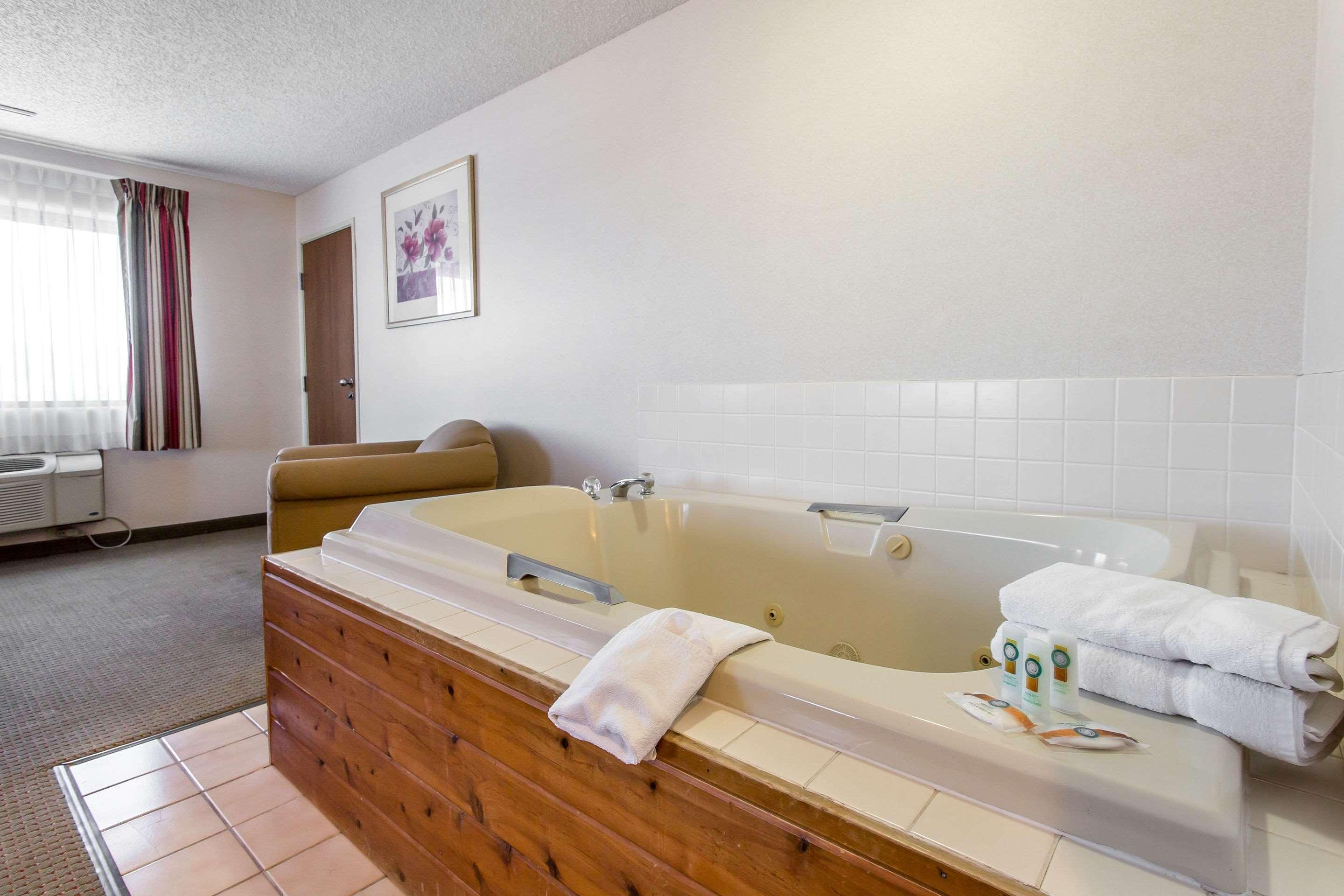 Quality Inn Delta Gateway To Rocky Mountains Exterior foto