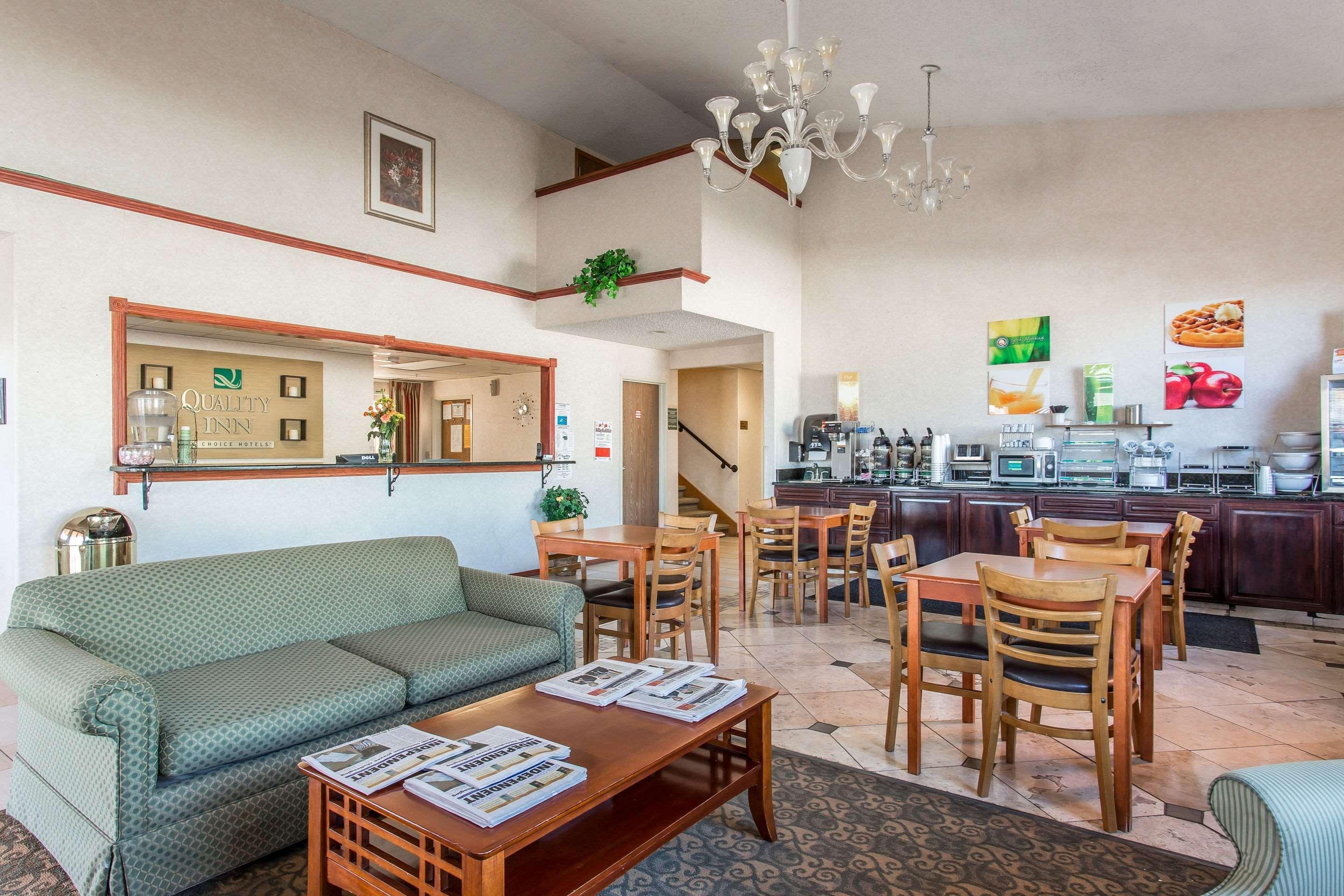 Quality Inn Delta Gateway To Rocky Mountains Exterior foto