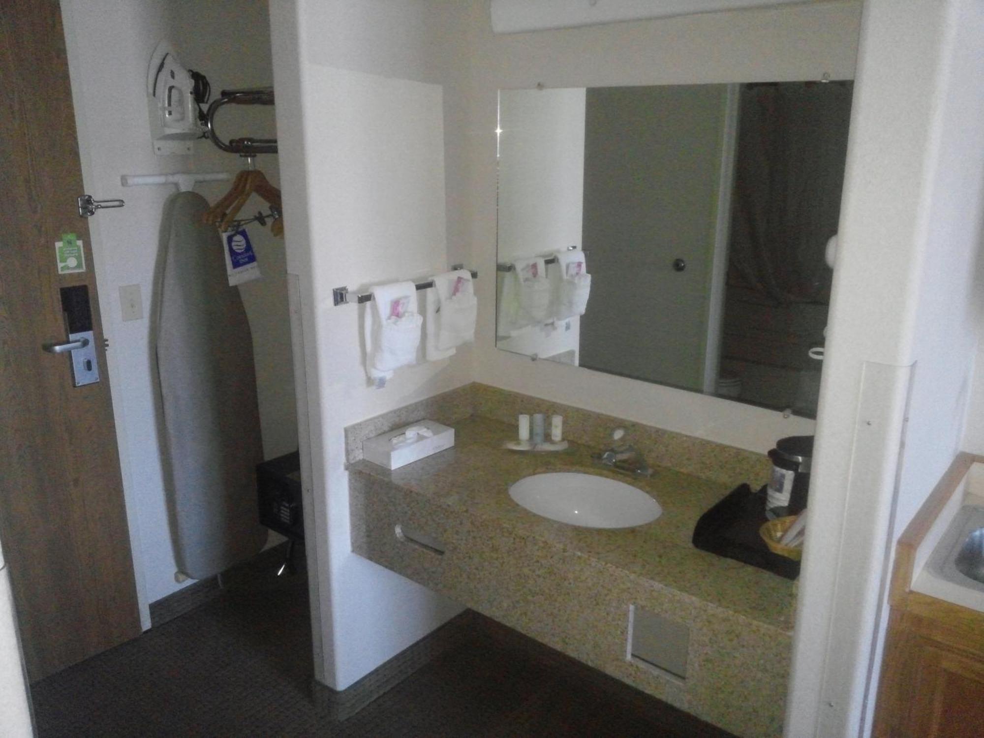 Quality Inn Delta Gateway To Rocky Mountains Habitación foto